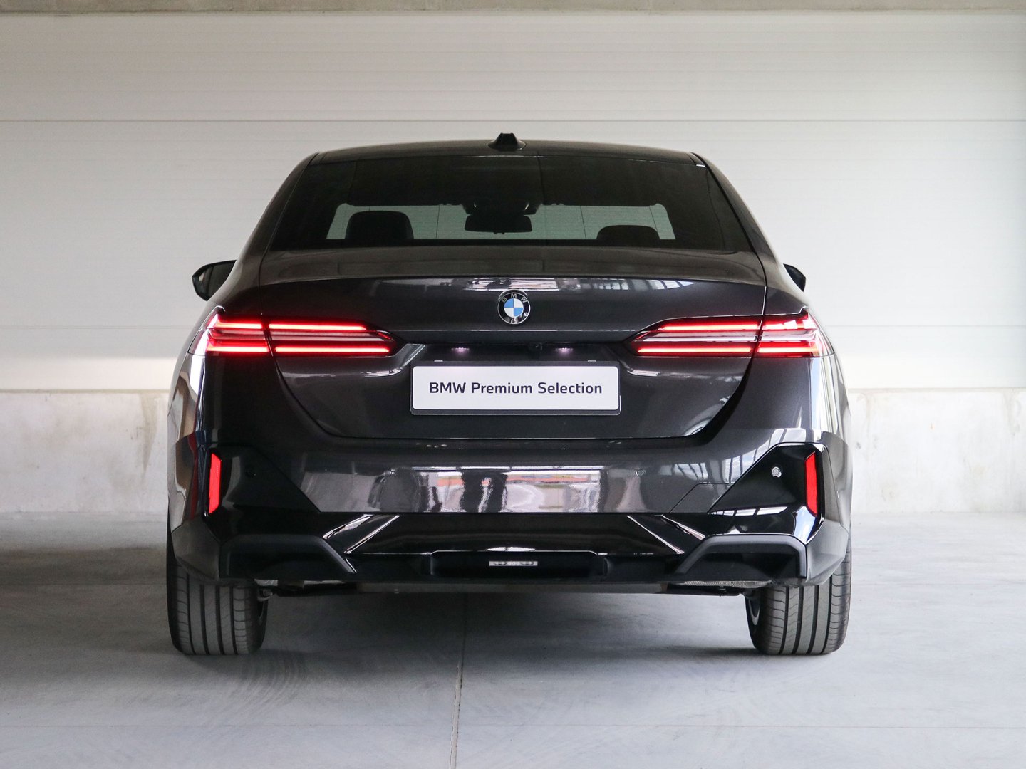 11FJ - 520i Sedan