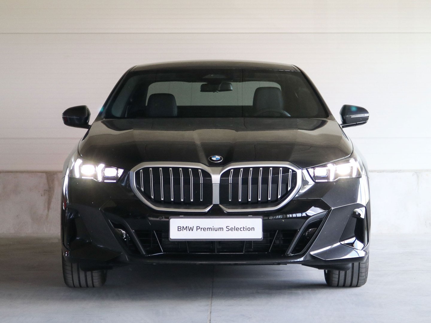 11FJ - 520i Sedan