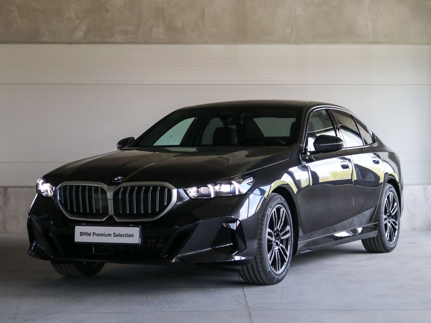 11FJ - 520i Sedan