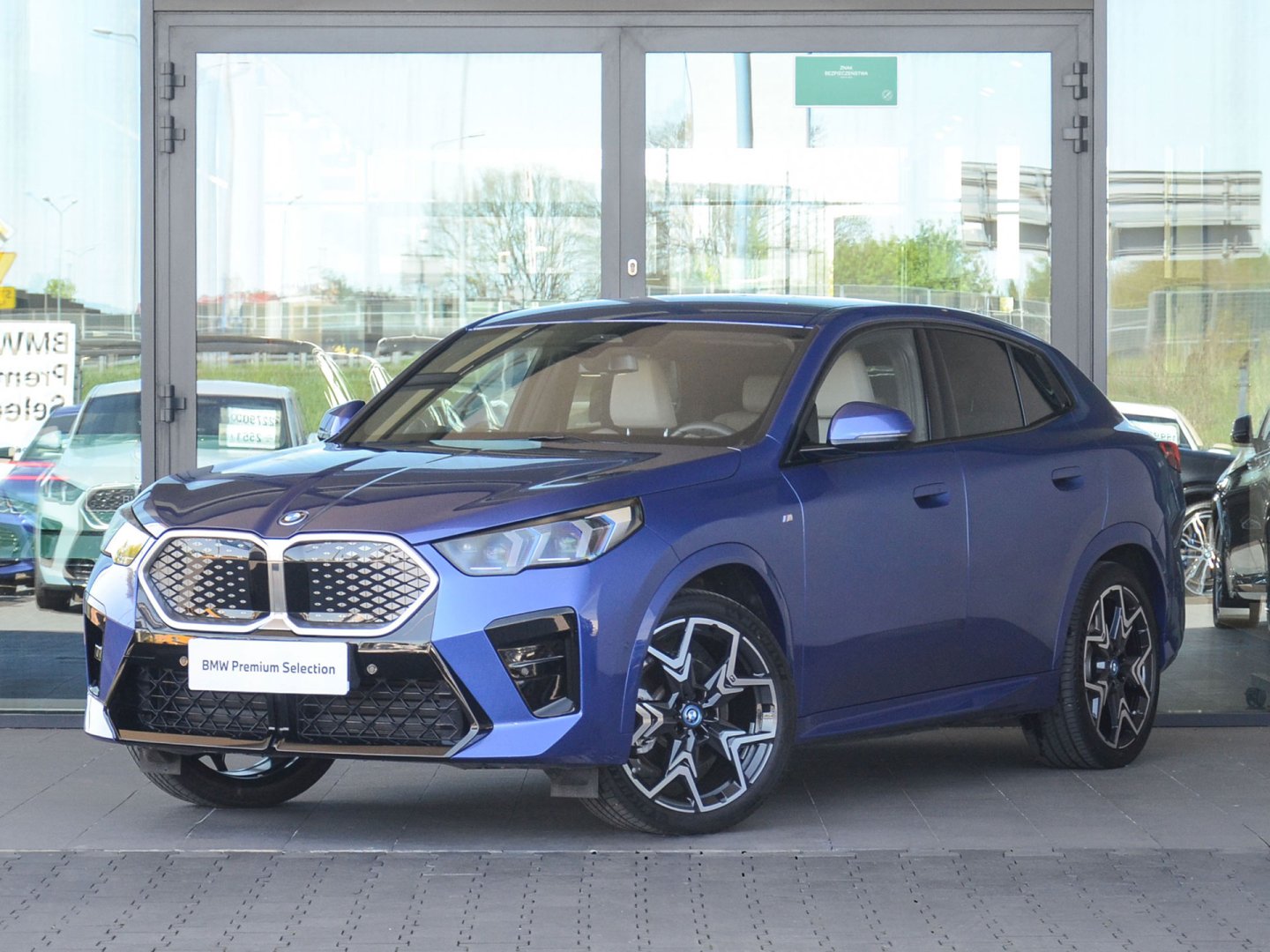 U10 - iX2 xDrive30
