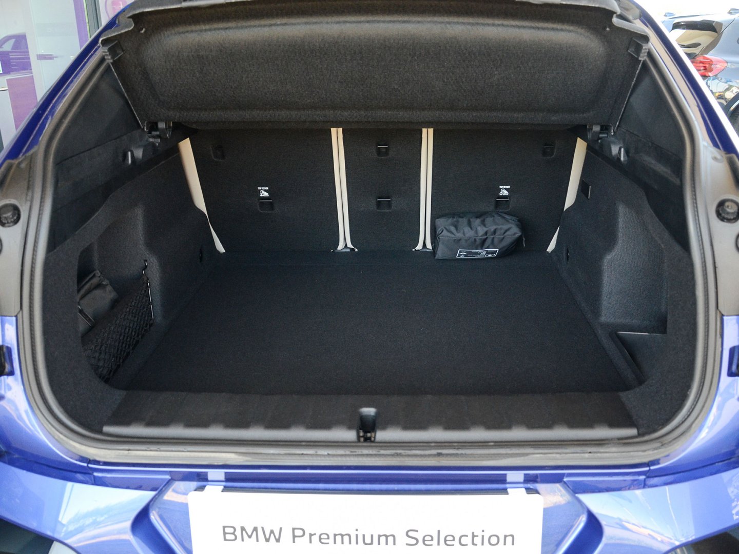 U10 - iX2 xDrive30