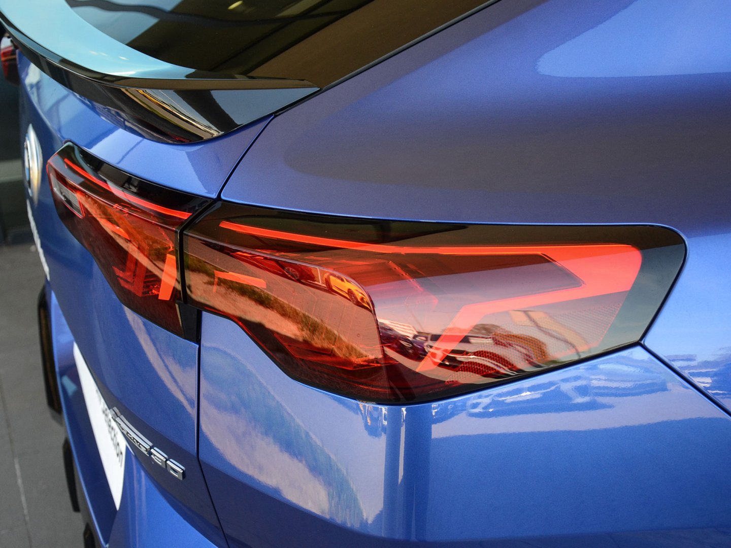 U10 - iX2 xDrive30