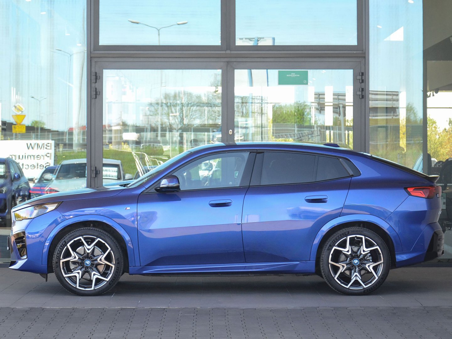 U10 - iX2 xDrive30