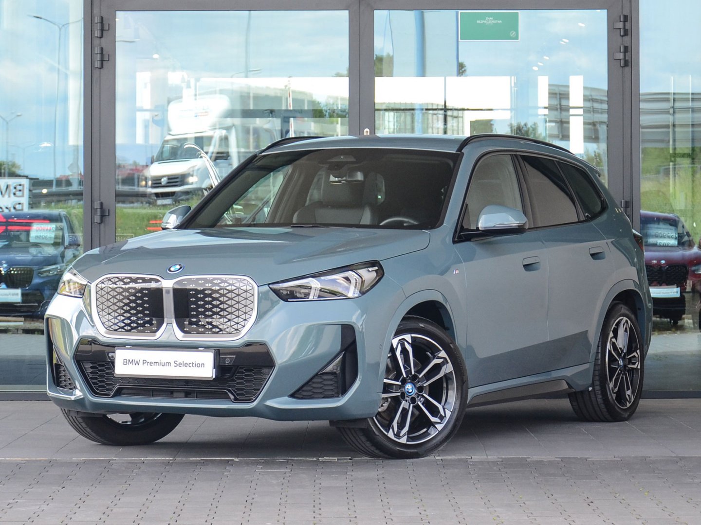 U11 - iX1 xDrive30