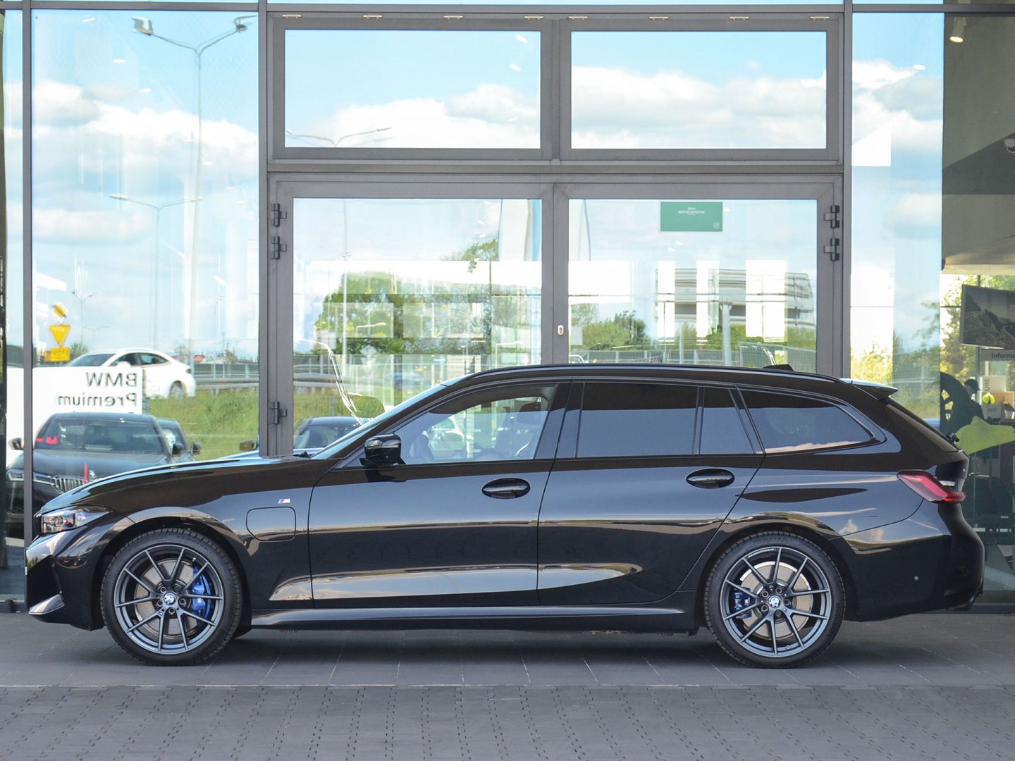 11bl - 330e xDrive Touring