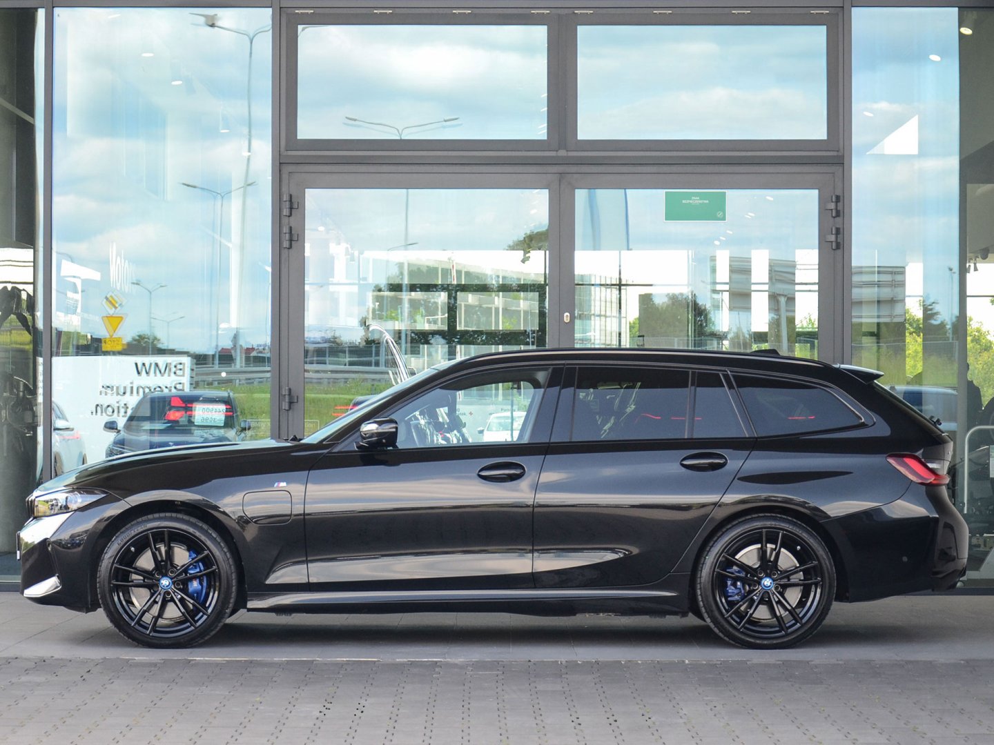 11bl - 330e xDrive Touring
