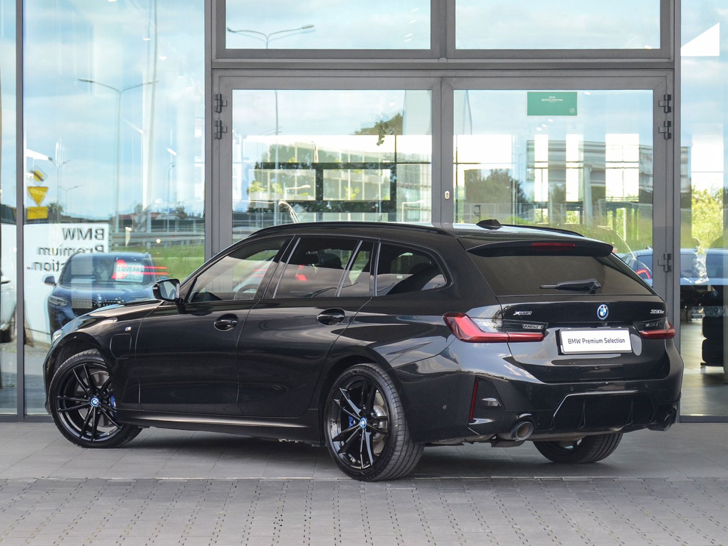 11bl - 330e xDrive Touring