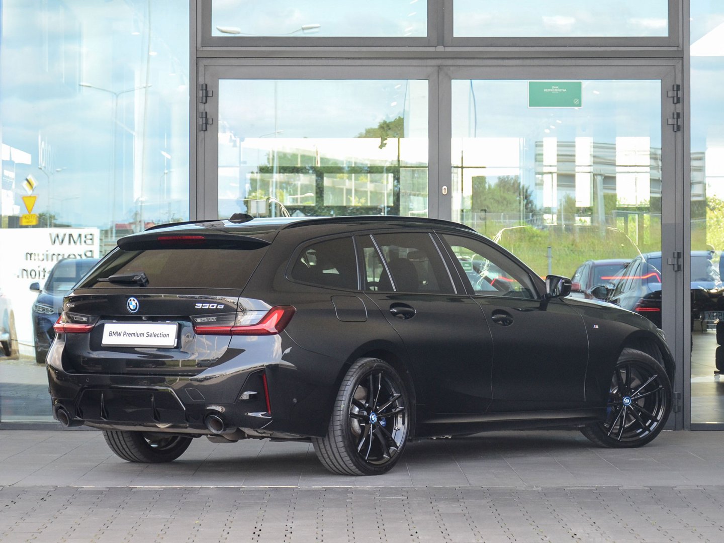11bl - 330e xDrive Touring