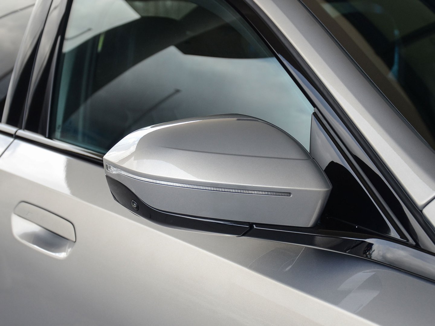 11FK - 550e xDrive Sedan