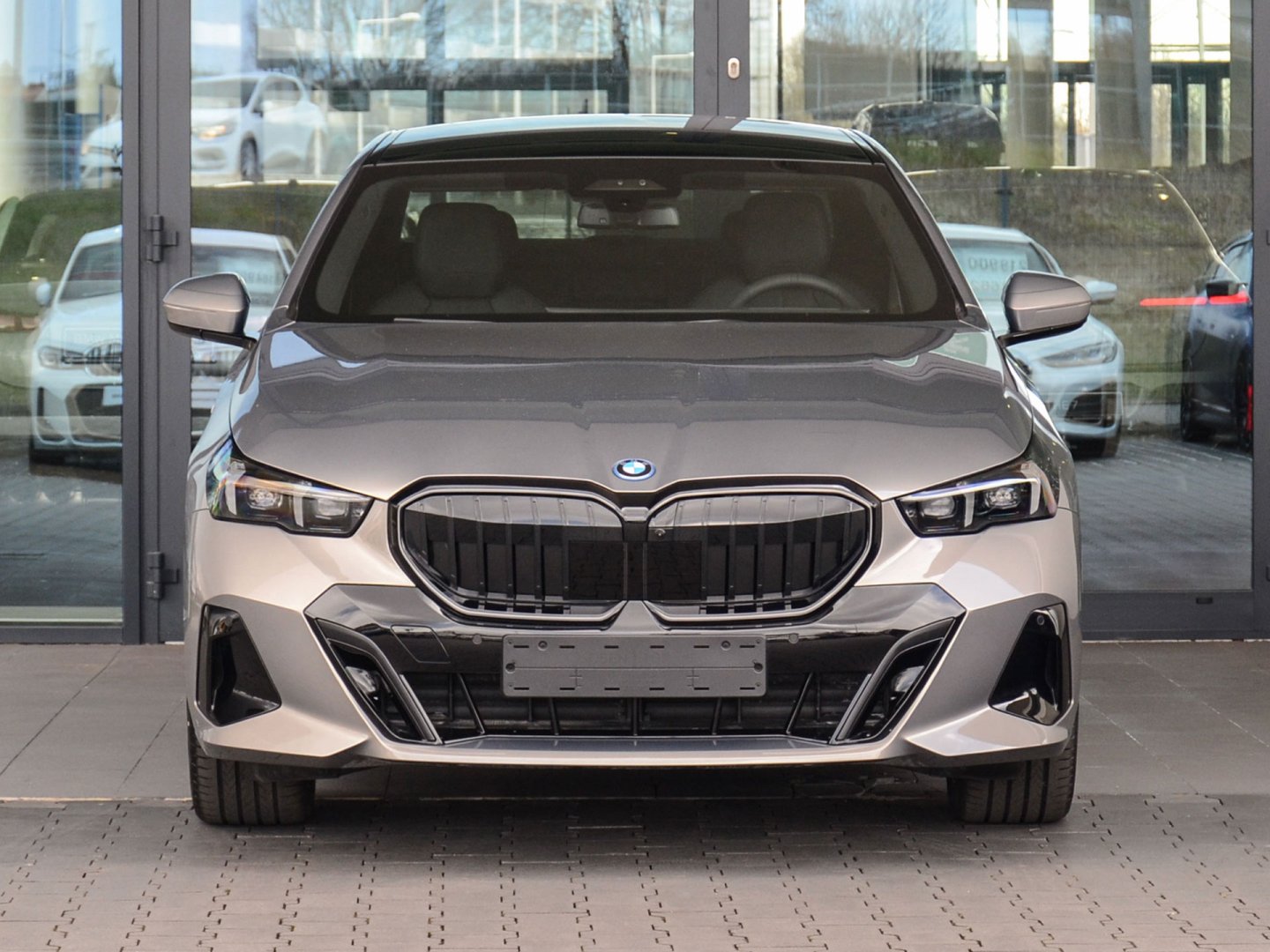 11FK - 550e xDrive Sedan