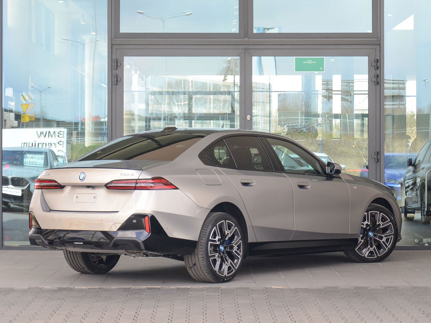 11FK - 550e xDrive Sedan