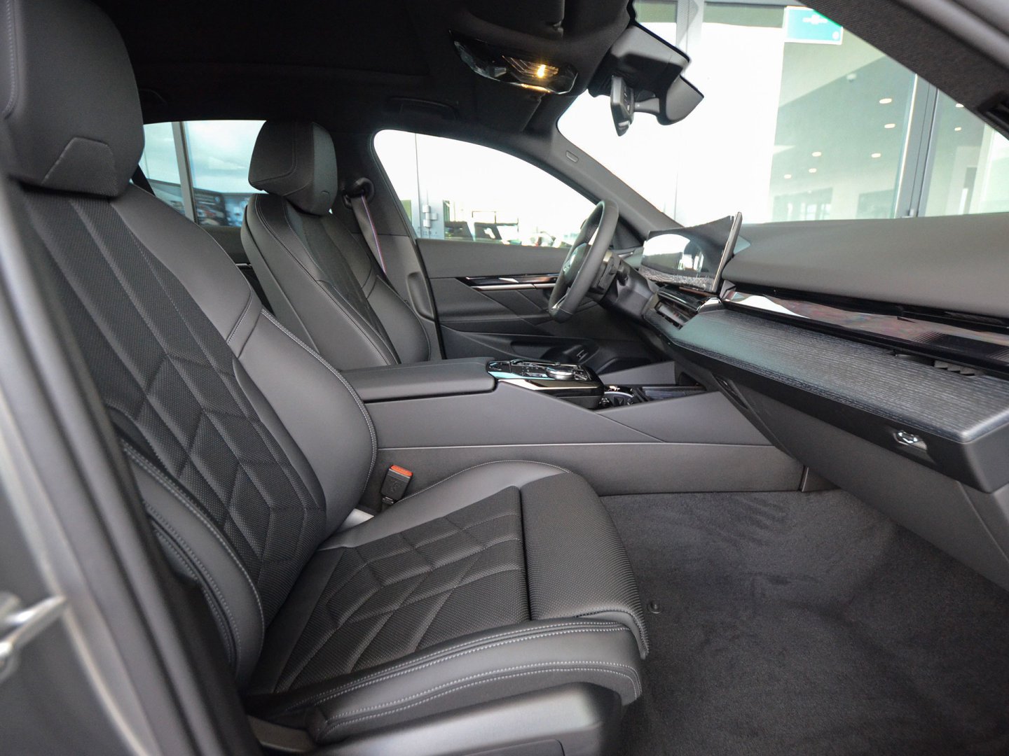11FK - 550e xDrive Sedan