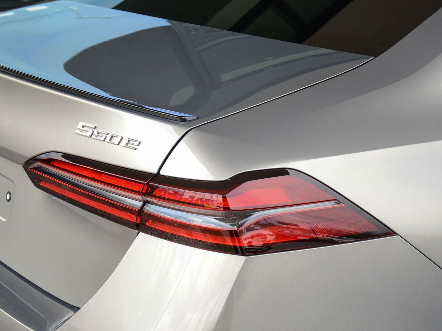 11FK - 550e xDrive Sedan