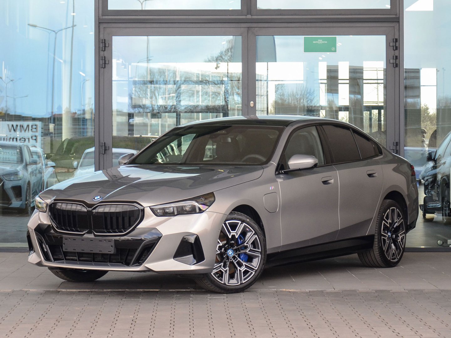 11FK - 550e xDrive Sedan