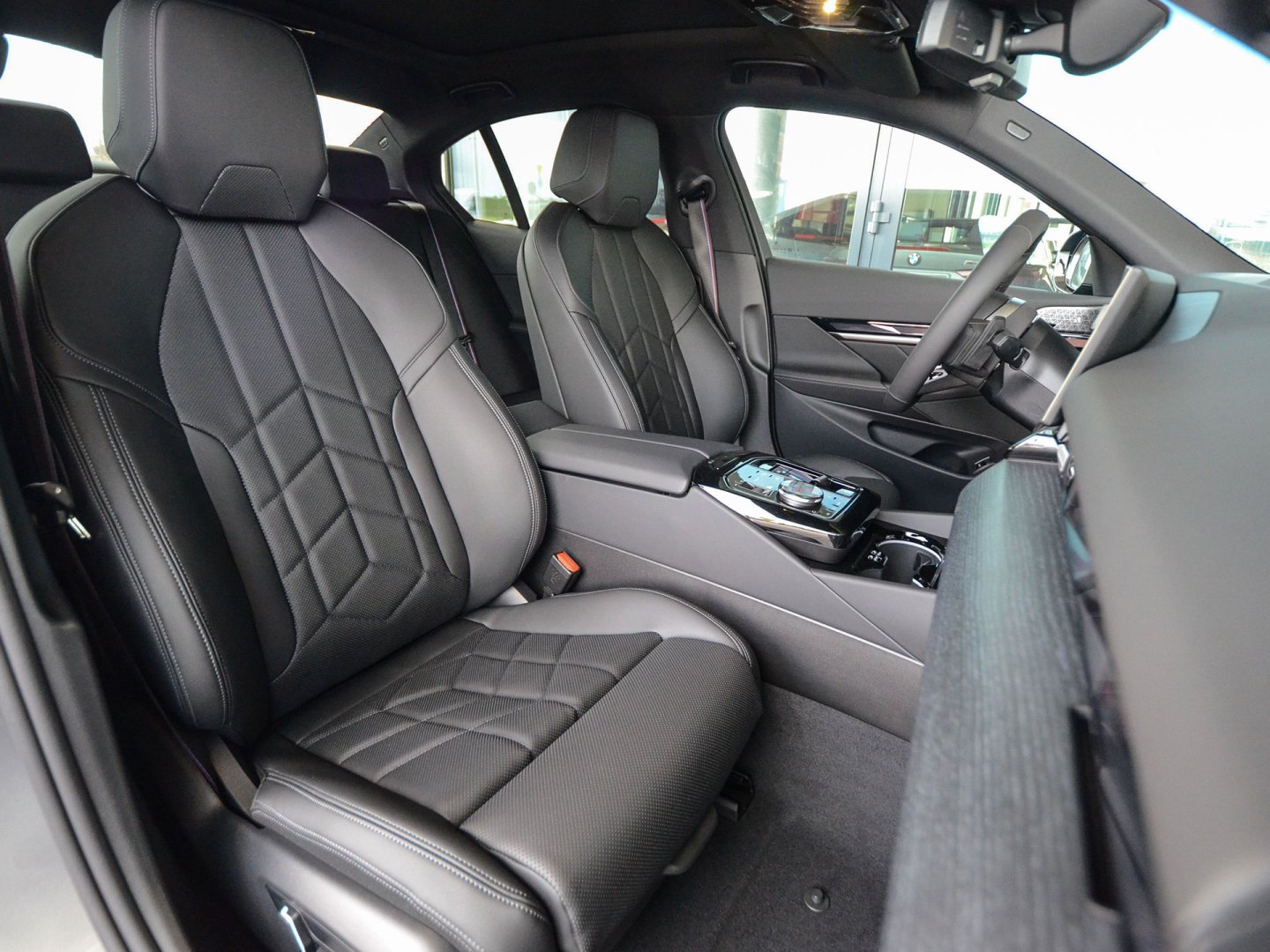 11FK - 550e xDrive Sedan