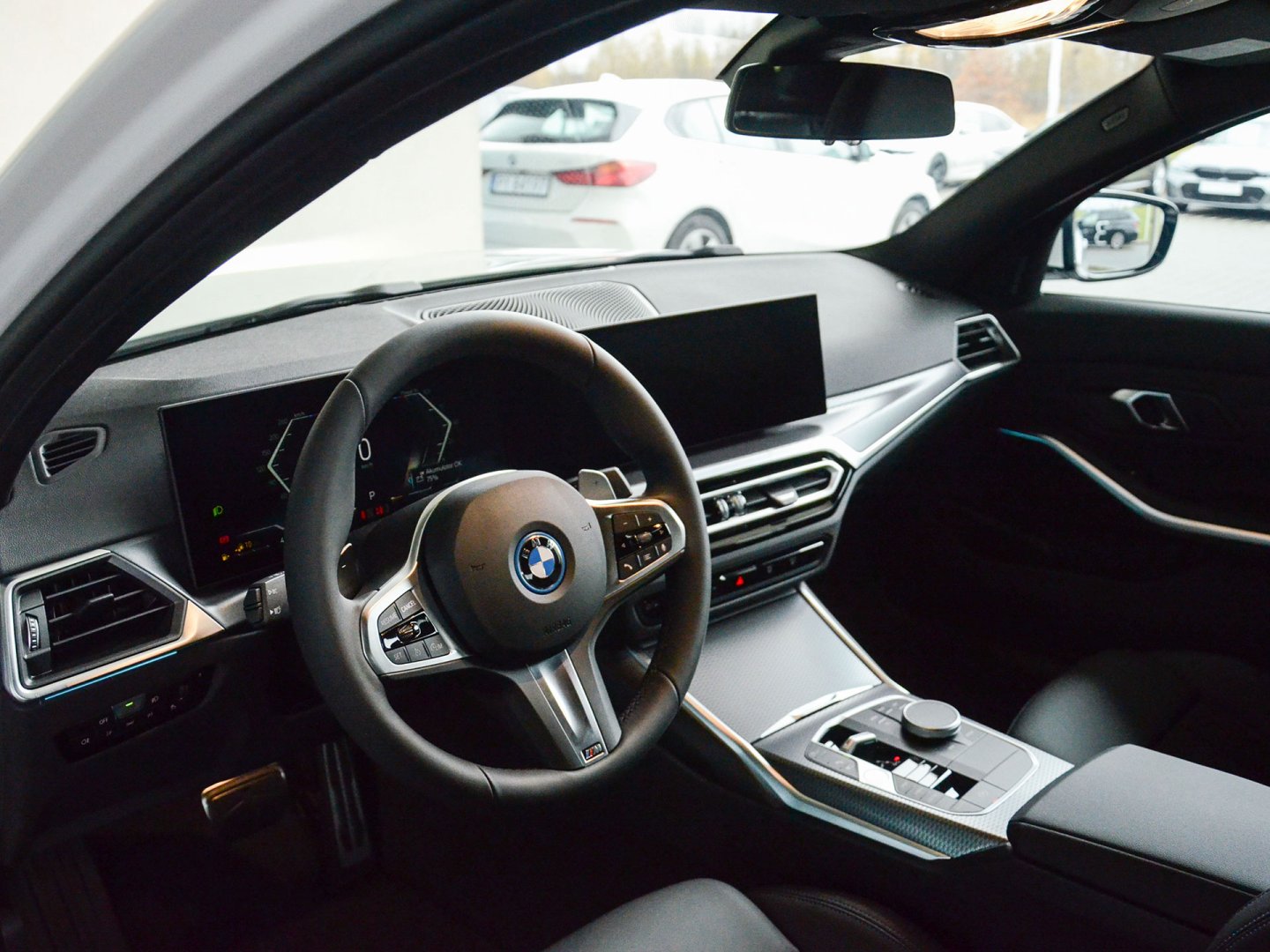 38FS - 330e xDrive Sedan