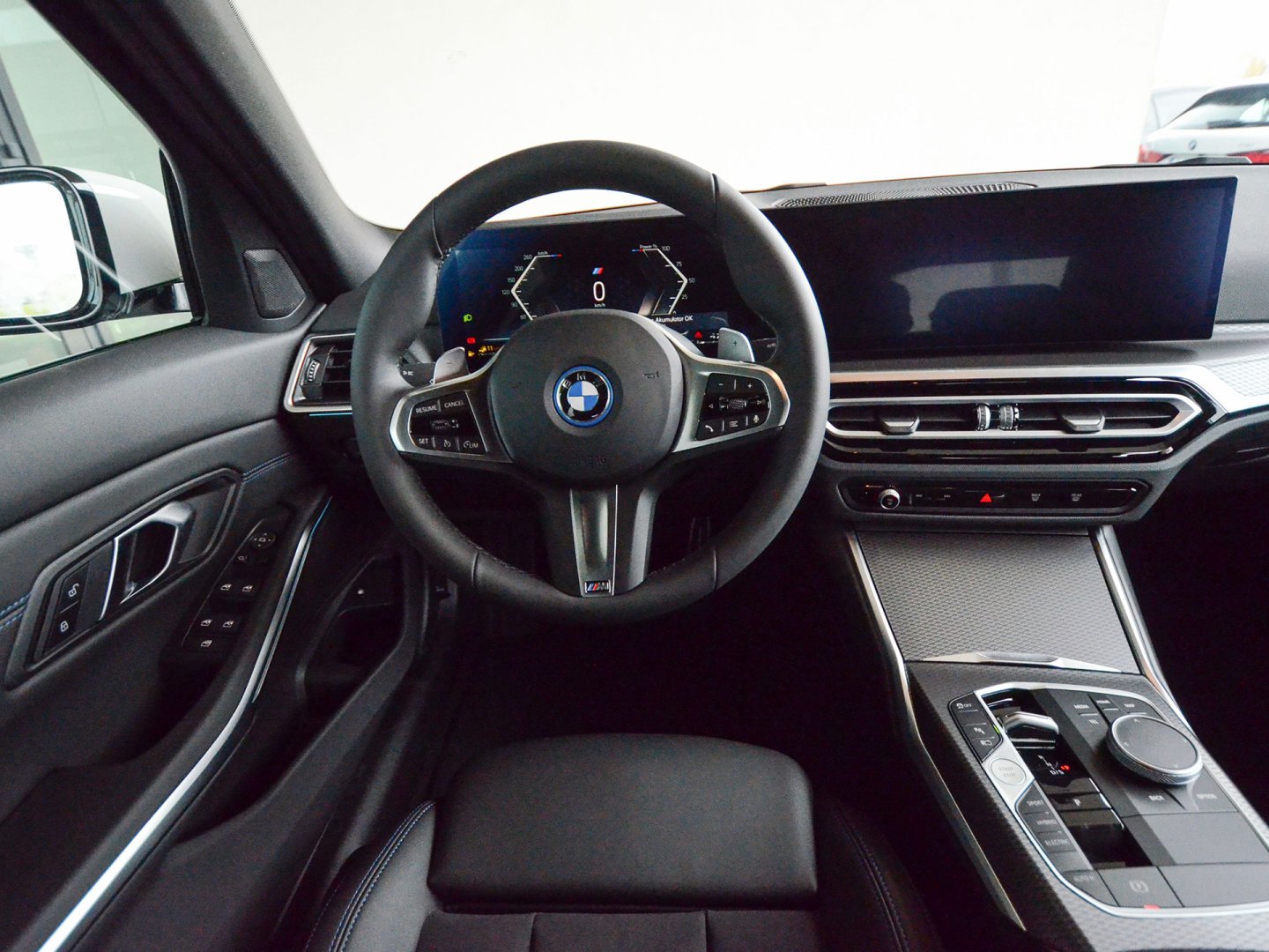 38FS - 330e xDrive Sedan