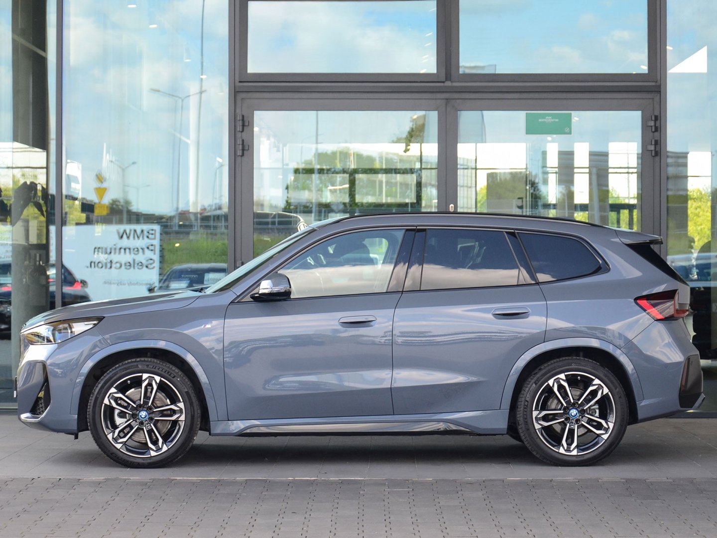 11bl - iX1 xDrive30