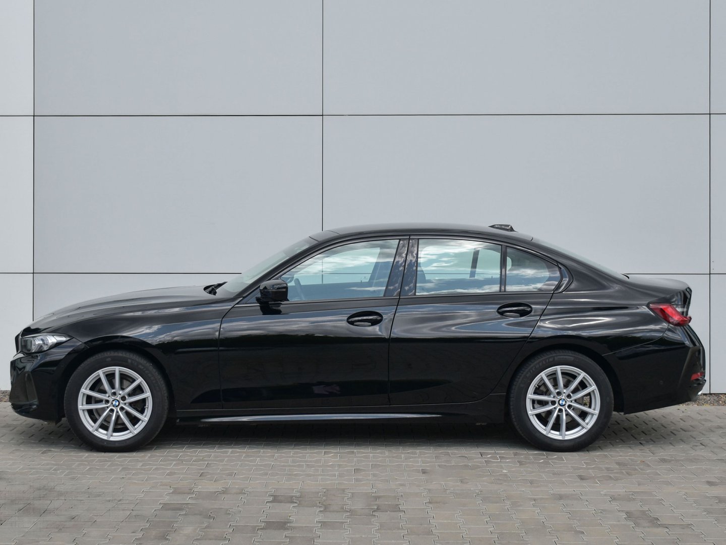 28FU - 318d Sedan