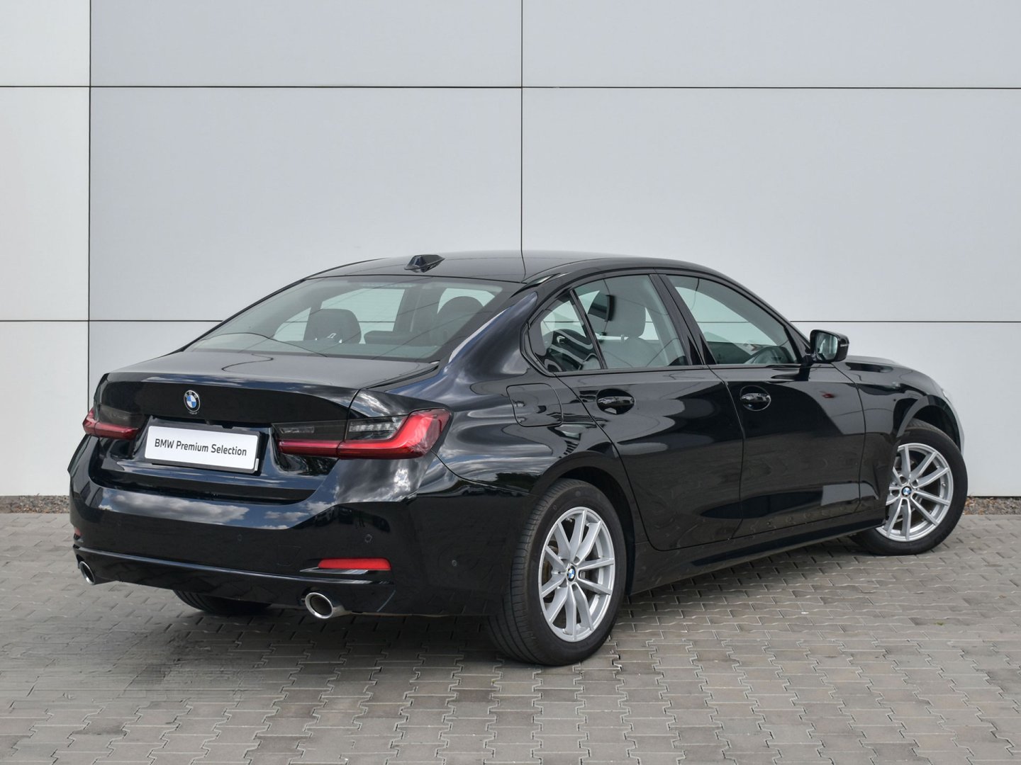 28FU - 318d Sedan