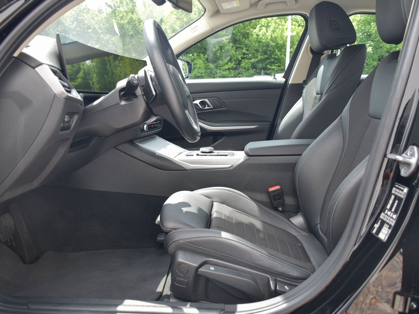 28FU - 318d Sedan
