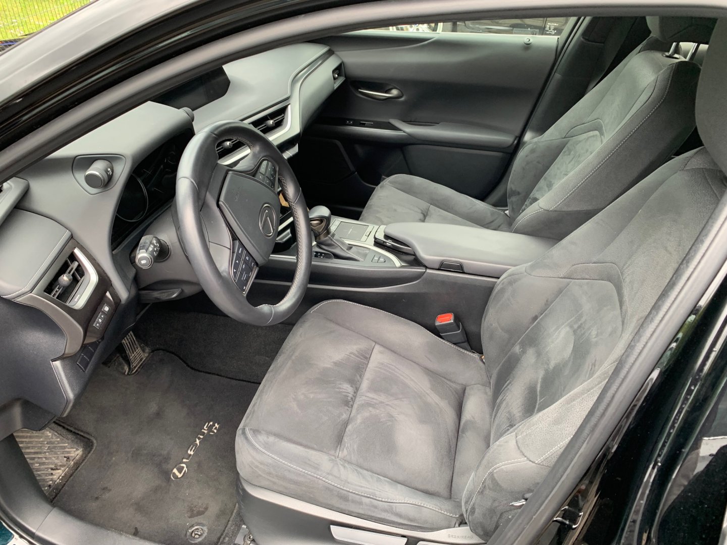 11bl - LEXUS UX200