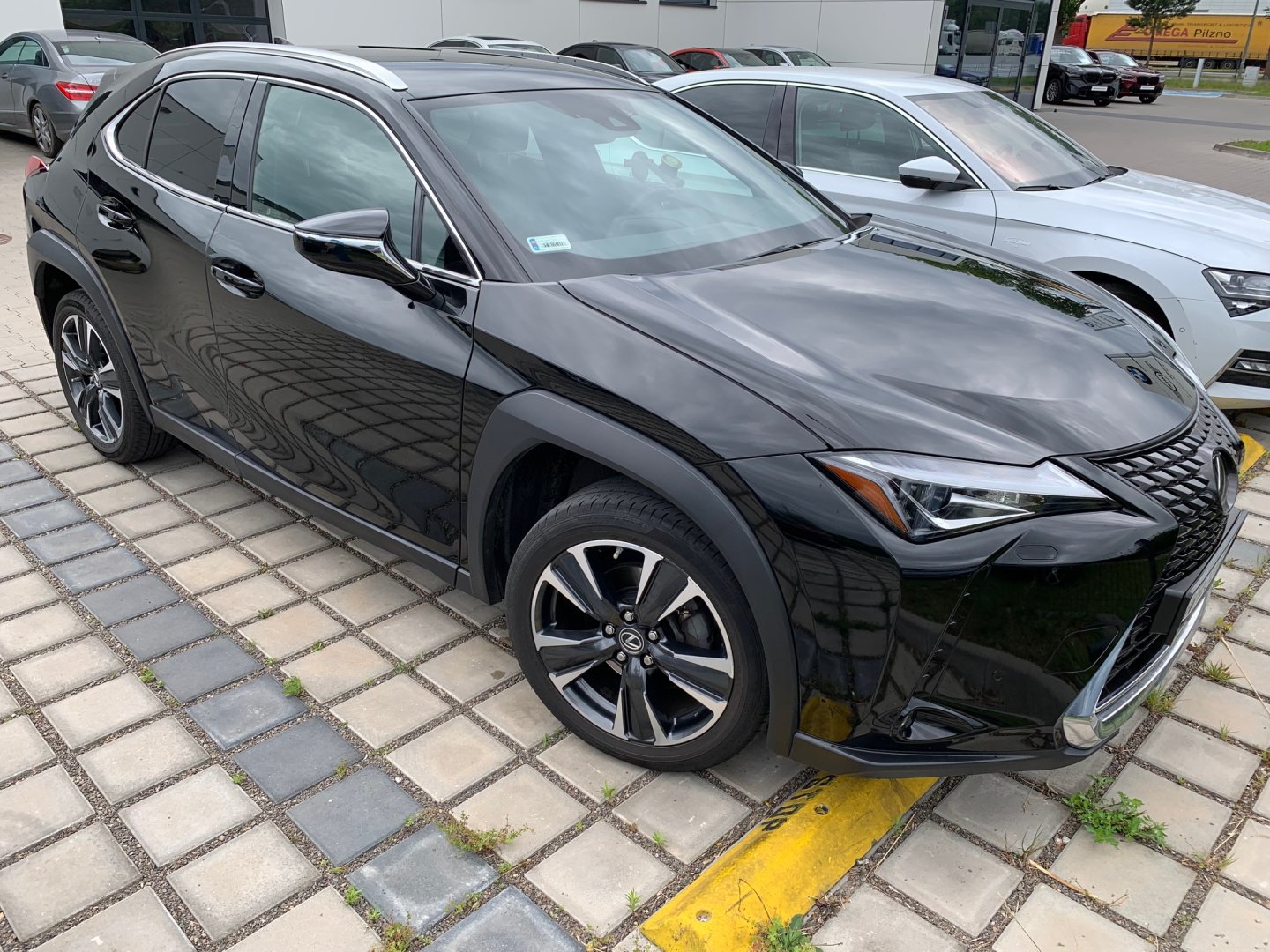 11bl - LEXUS UX200