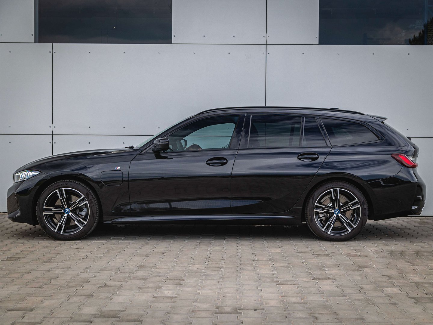 71CY - 330e xDrive Touring