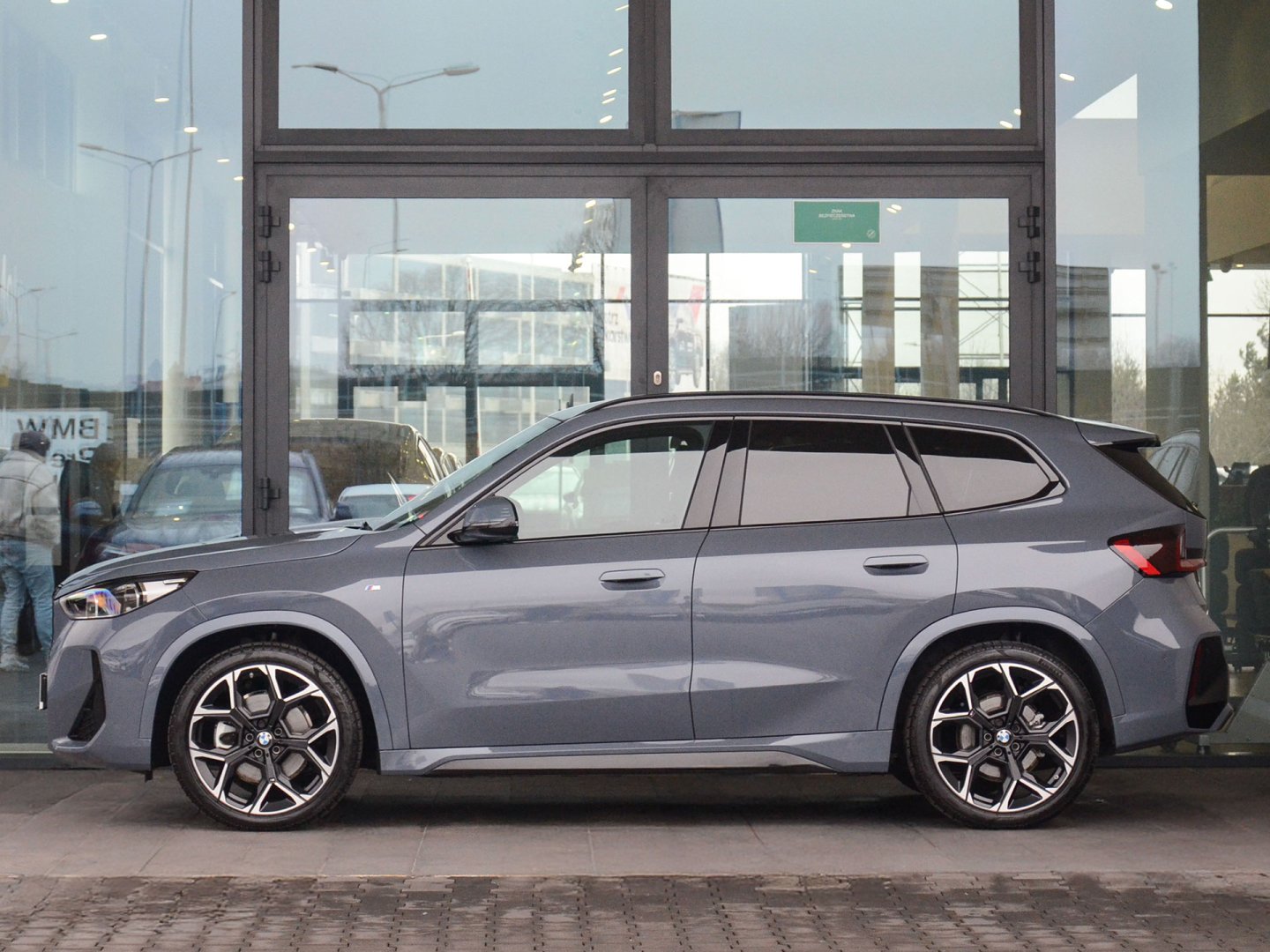 11bl - iX1 xDrive30